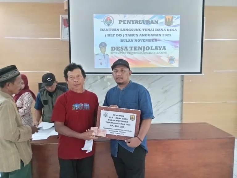 Penyaluran BLT Dana Desa Bulan November 2025 di Desa Tenjolaya Berlangsung Lancar