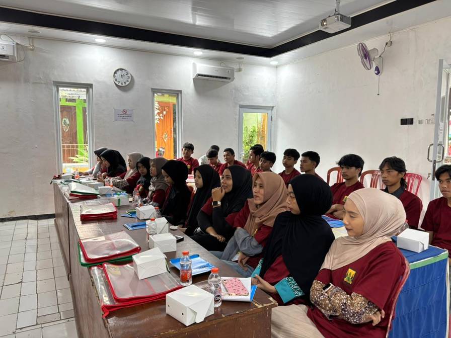 Pelatihan Pendidikan Bagi Masyarakat Dalam Rangka Literasi Digital Di Era Transformasi Teknologi