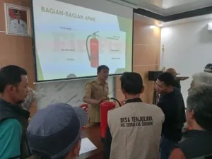 Pemerintah Desa Salurkan Insentif RT dan RW Oktober–Desember serta Distribusikan APAR ke Setiap RW