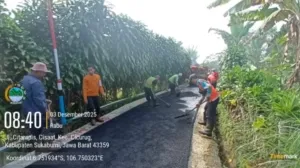 Jalan Desa Kampung Cipari Girang Kini Mulus: Pengaspalan 320 Meter Selesai
