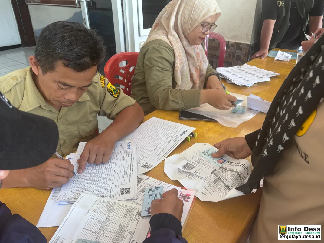 Pemerintah Desa Tenjolaya Salurkan Bantuan Pangan kepada 520 KPM